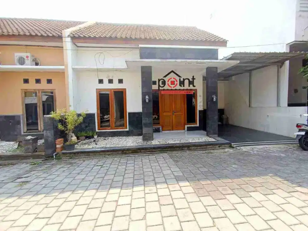 rumah tepi jalan raya dekat bandara Solo