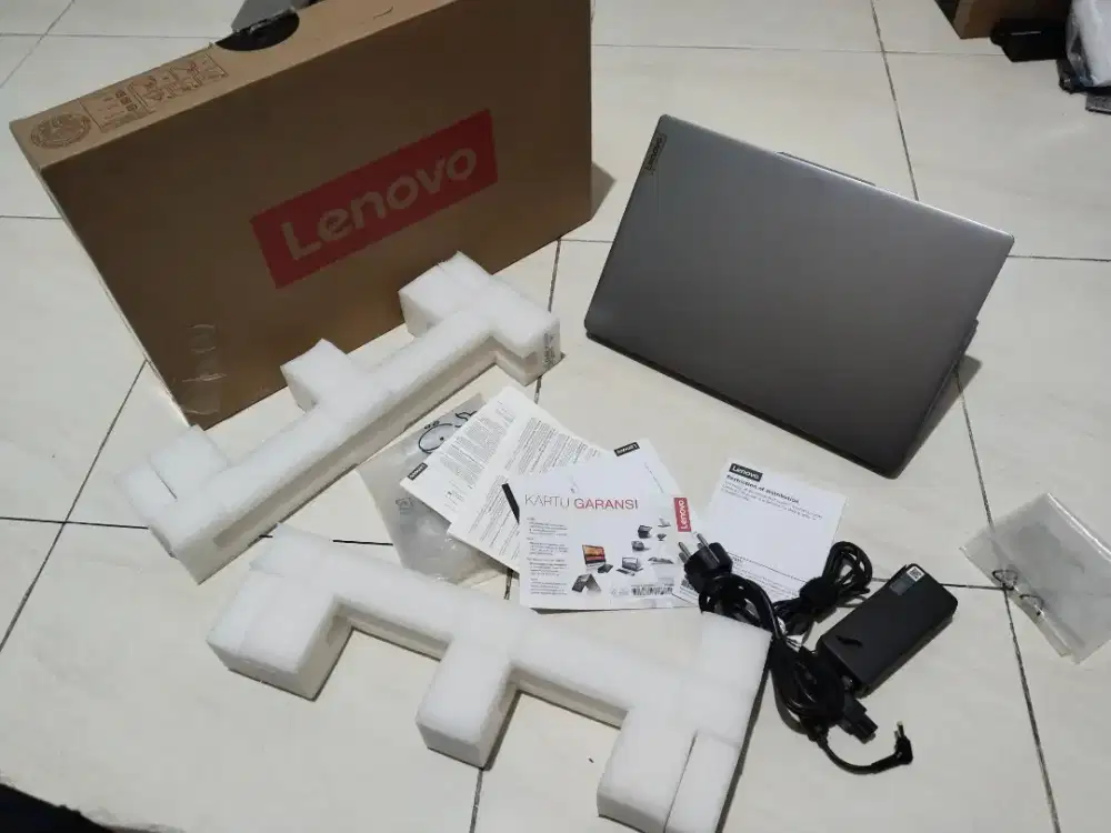 Dijual laptop Second 2Bln Laptop lenovo intel i3 gen 13 ram 8GB Grnsi