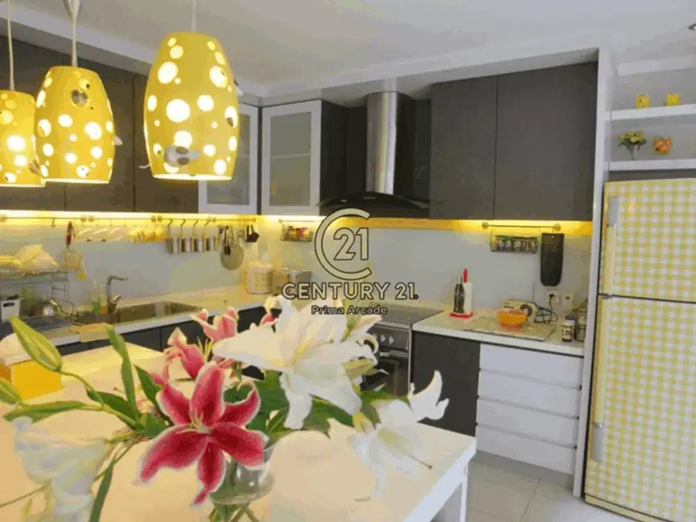 Rumah Cantik Rapi Fully Furnished Lokasi Strategis
