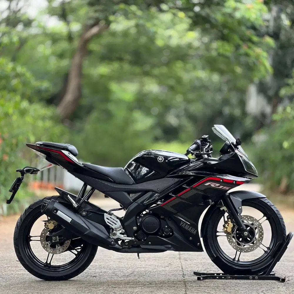 YAMAHA R15 V2 2015 HITAM KM LOW PAJAK HIDUP KAYAK BARU