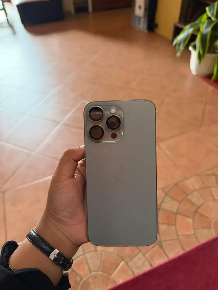 Iphone 15 pro max ,no minus