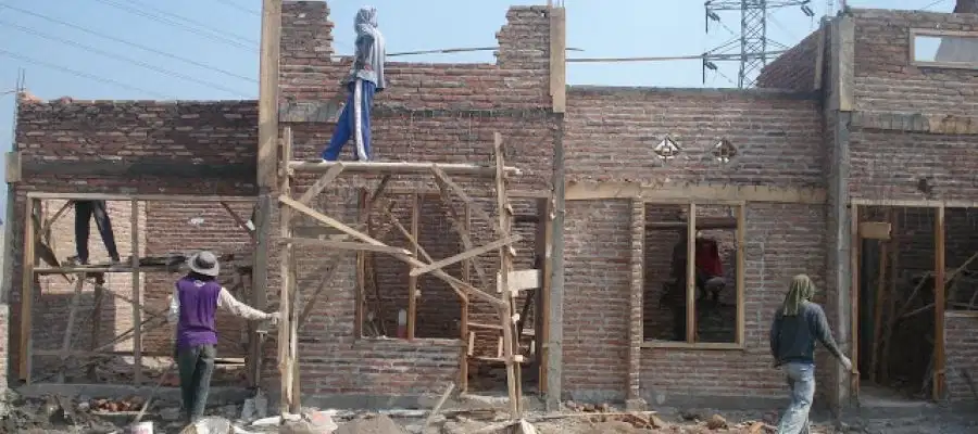 Renovasi dan pengecatan dinding