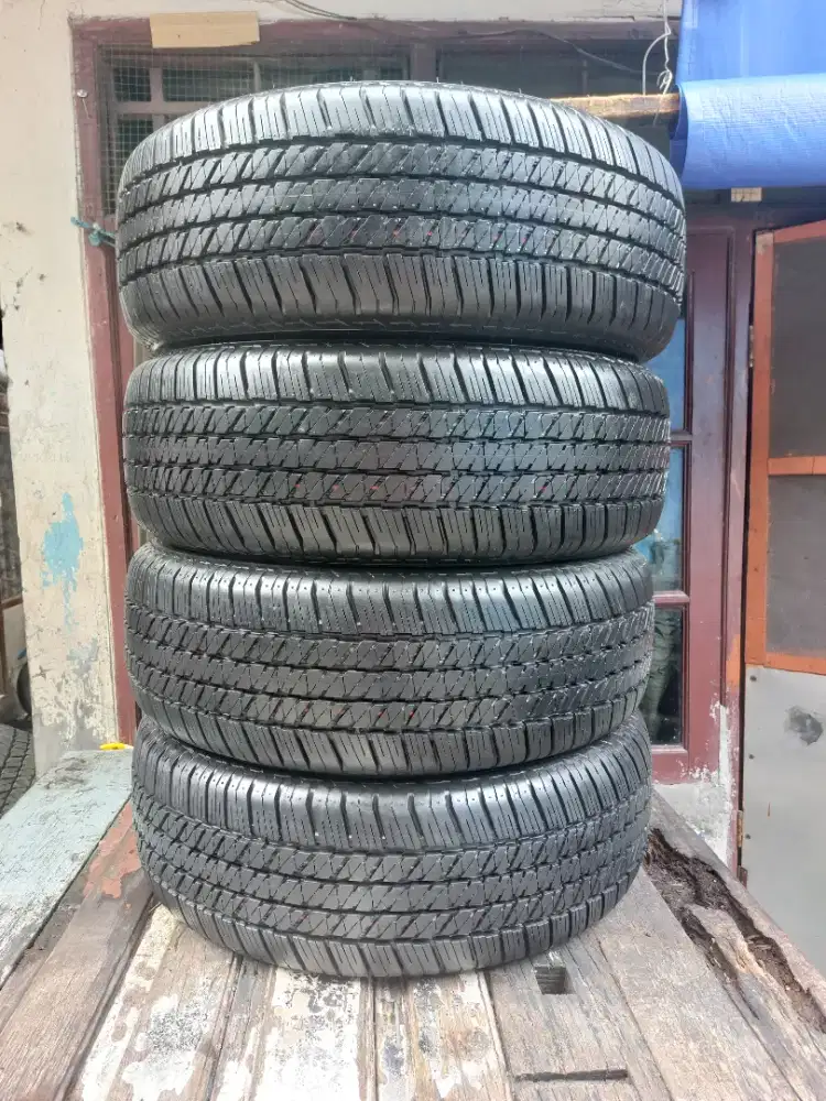 Di jual ban bridgestone ukuran 265 60 18 copotan baru tahun 2025