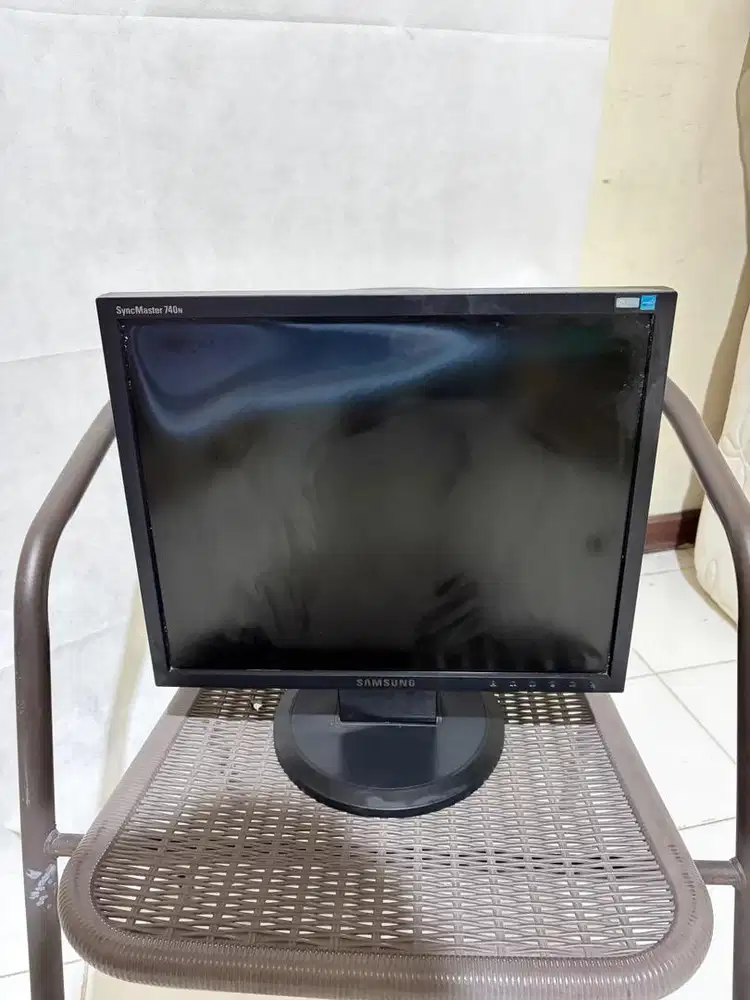 PC MONITOR BEKAS