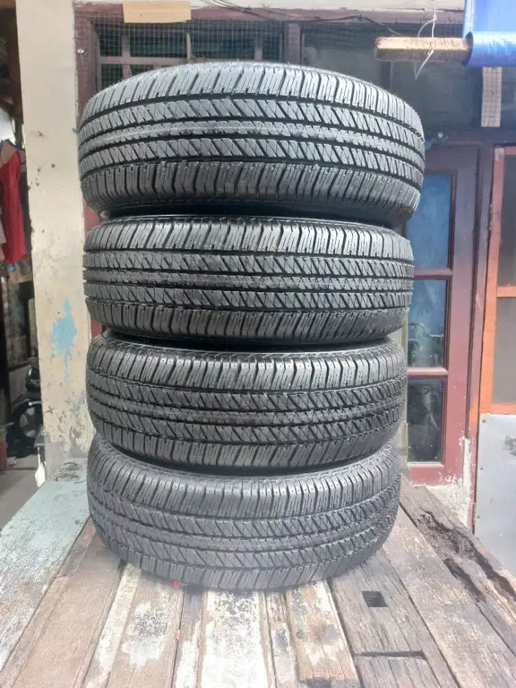 Di jual ban bridgestone ukuran 265 65 17 copotan baru tahun 2024