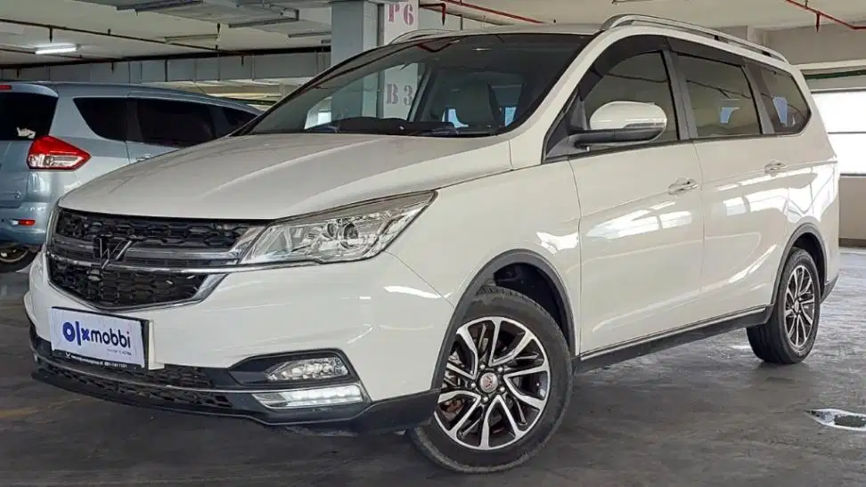 LOW DP Wuling Cortez 1.5 CT Lux Plus Bensin-AT 2021 KZM