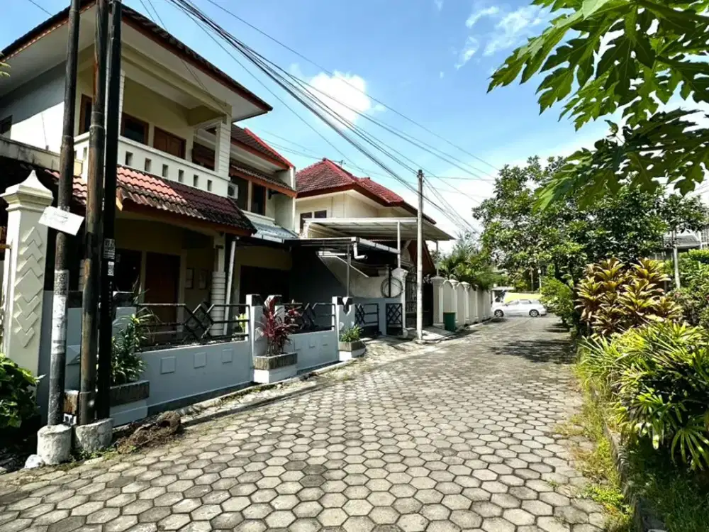 Dijual rumah strategis lingkungan Cluster aman dan nyaman, akses jalan lebar dan mudah Lokasi strategis dekat UGM, Tugu, malioboro yogyakarta