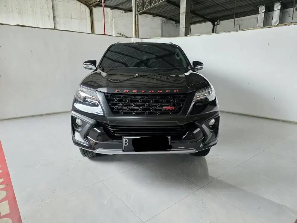 Low km 40rban Toyota Fortuner VRZ TRD 2.4 AT (  Matic ) 2018 Hitam