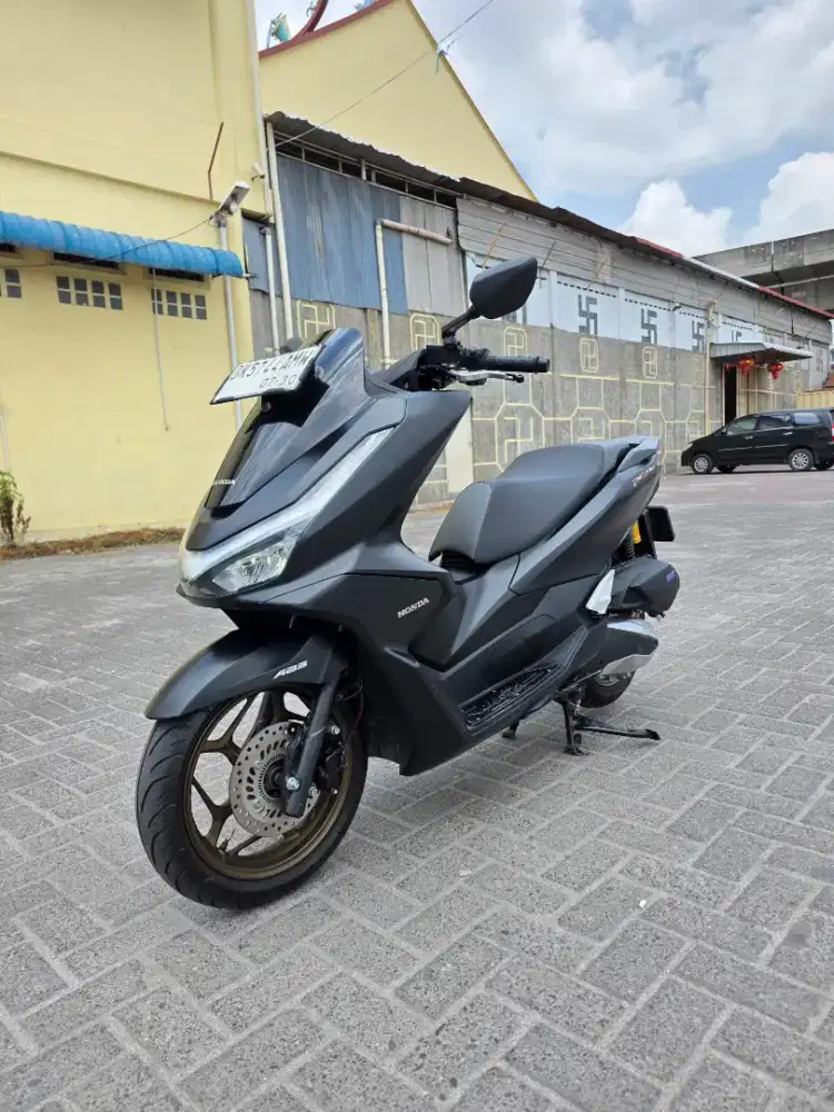 Honda PCX 160 ABS RoadSync Hitam 2025