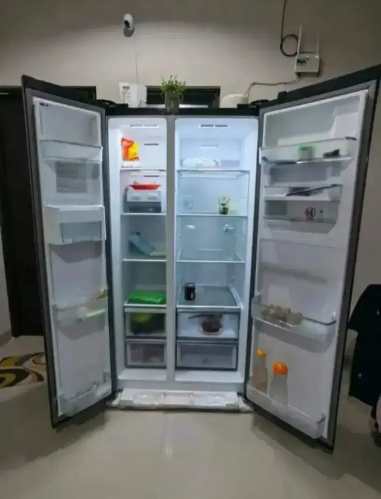 Side by side kulkas electrolux like new