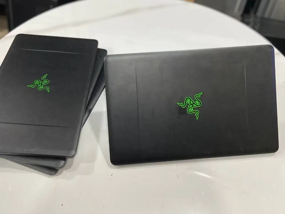 Laptop Razer blade TOUCHSCREEN 13in core i7 gen6 ram 8GB gb 256gb RGB