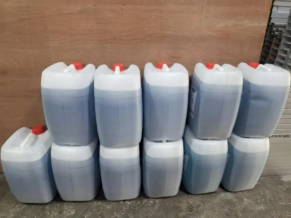 Jerigen oil spill dispensant