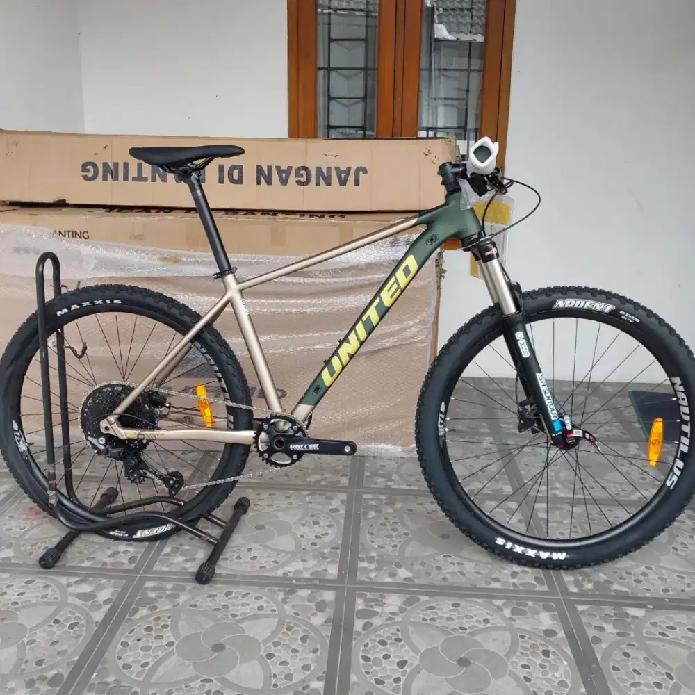 Sepeda United Clovis 6.10 27,5 size M