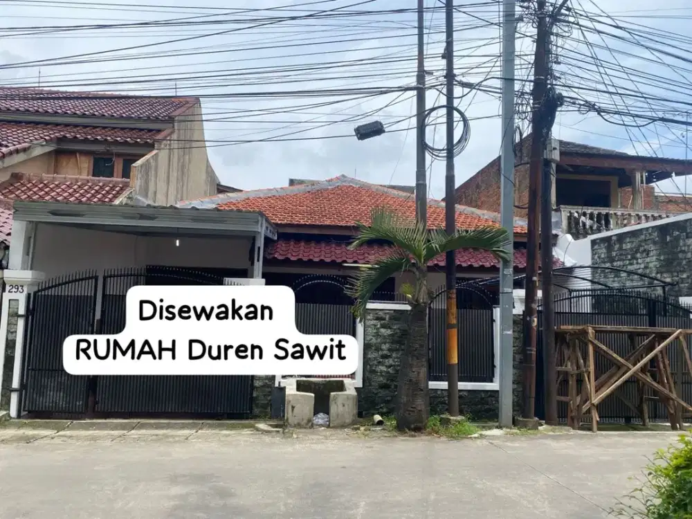 Disewakan Rumah di  Duren Sawit Jakarta Timur Luas Cocok untuk Kantor