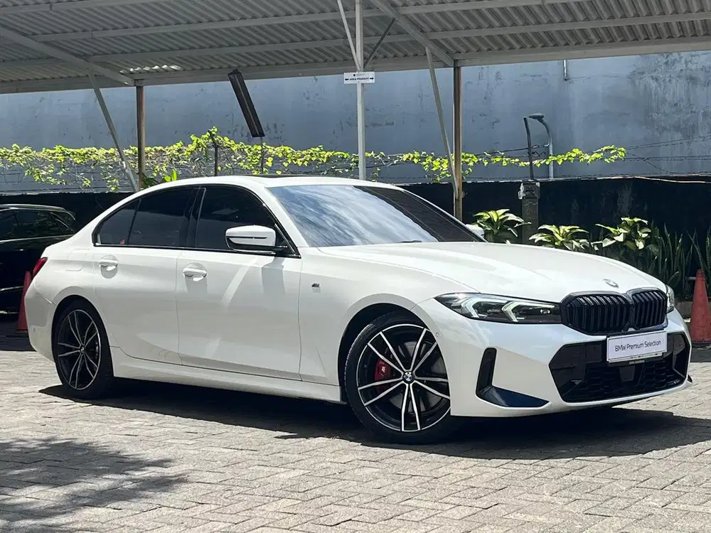 BMW 330i M-Sport Pro 2024