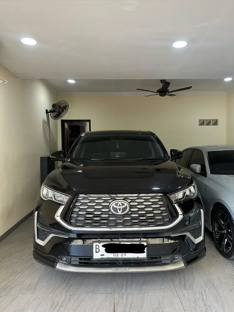 Toyota Innova Zenix 2.0 V HV CVT Hybrid 2023 (Pemakaian 2024)