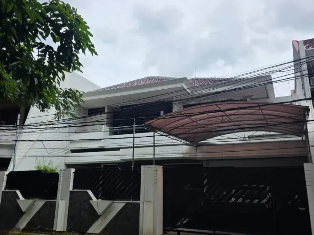 Dijual Rumah Lokasi Bagus & Strategis Dekat Galaxy Mall 3, Surabaya