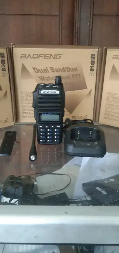 HT baofeng UV 82 versi 8 watt dual band UHF/VHF