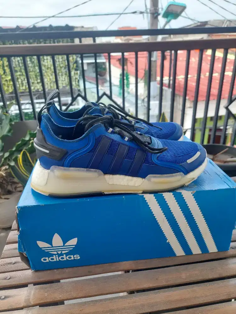 Sneakers pria Adidas nmd v3