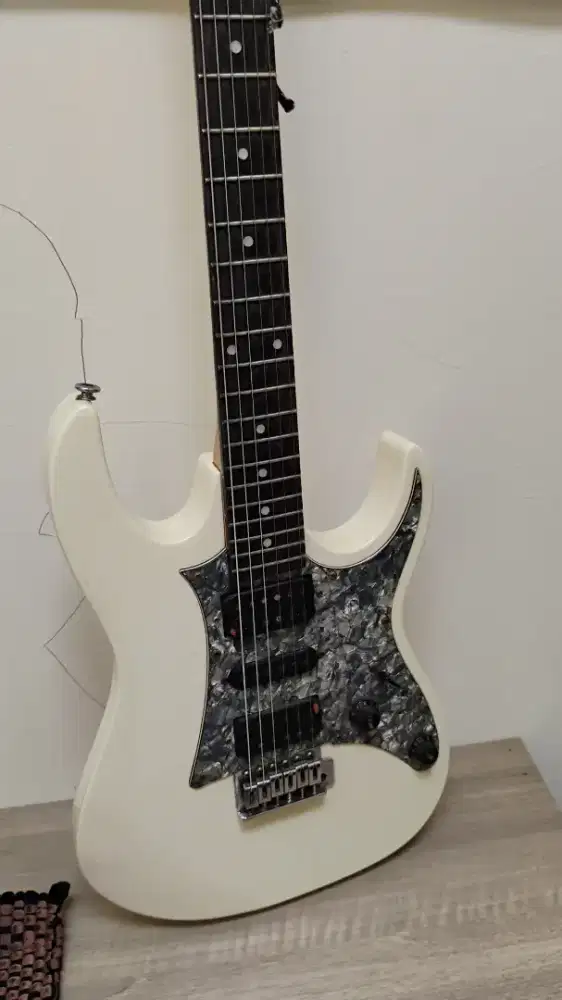 Gitar listrik Ibanez GRX55B - white original