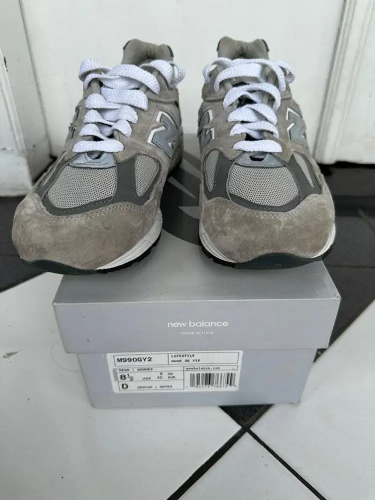 New Balance 990 V2