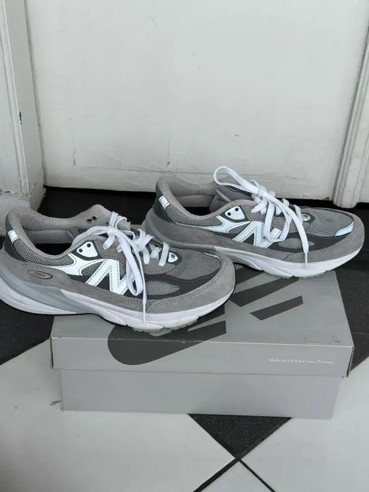 Sepatu New Balance 990 V6