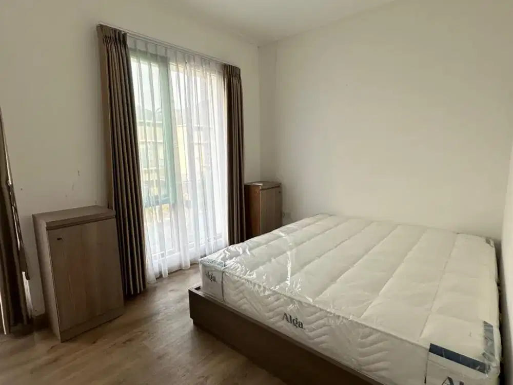 DISEWAKAN RUMAH GOLF ISLAND PIK UK 6X15 (2 LANTAI) SEMI FURNISH SIAP HUNI MURAH