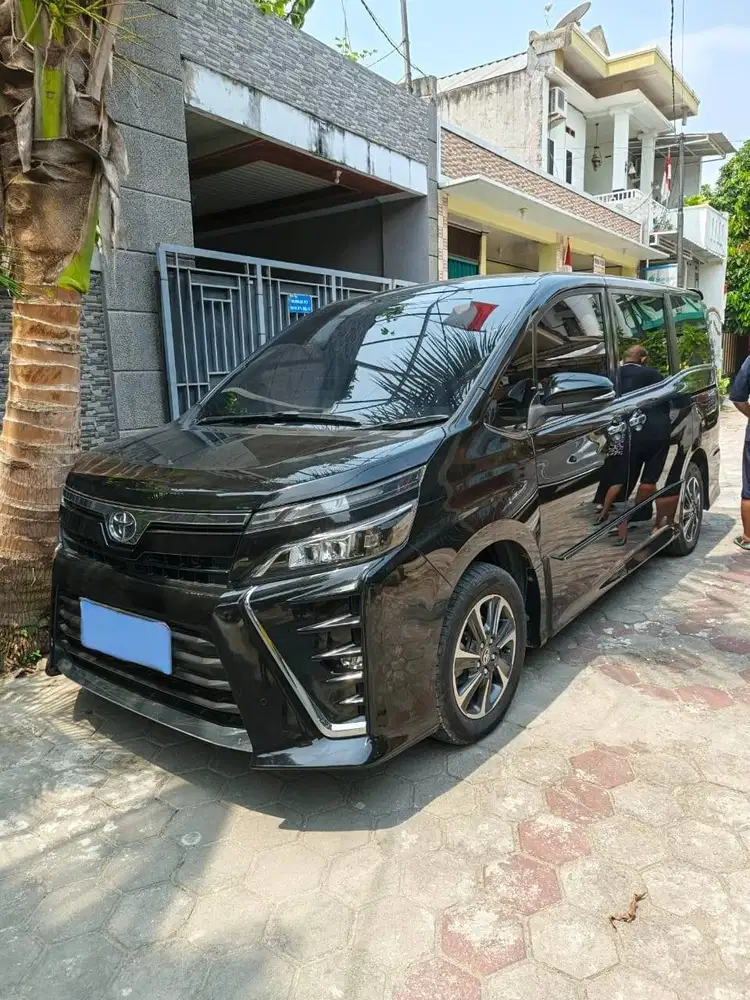 Toyota Voxy Hitam AT – Kondisi Prima & Siap Pakai