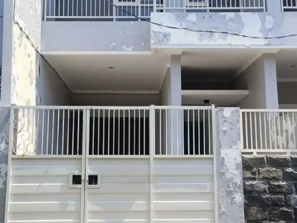 Rumah Baru 2 Lantai Perumahan Sutorejo, Row Jalan 2 Mobil