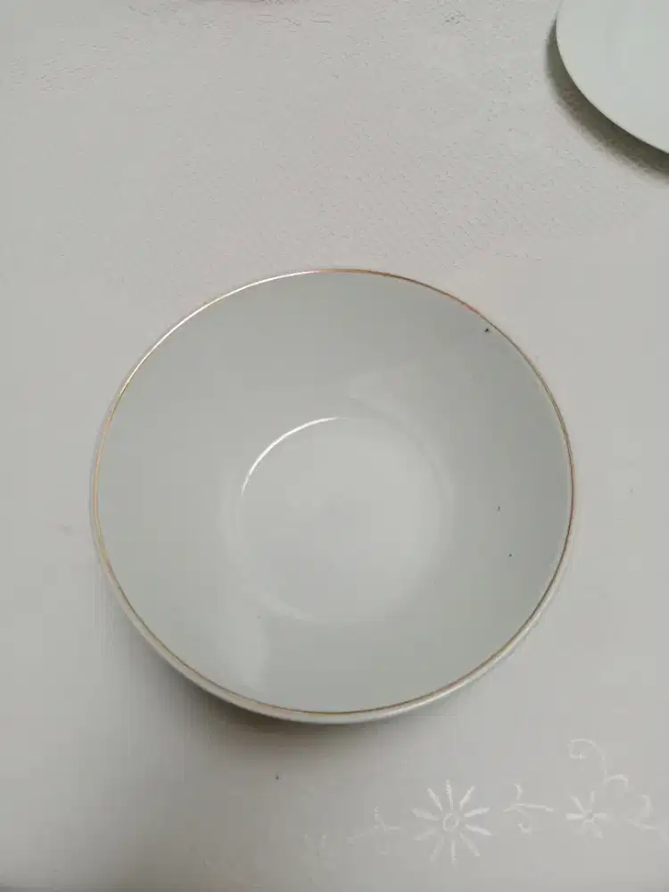 Mangkok  untuk baso dan bubur .