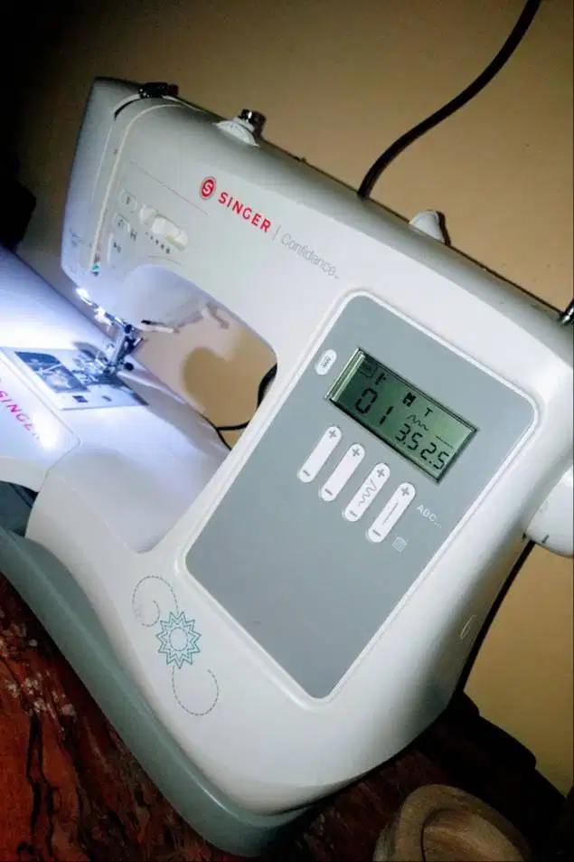 mesin jahit portable singer confidence 7640 mulus like new