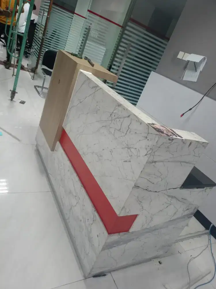 Meja resepsionis full marmer