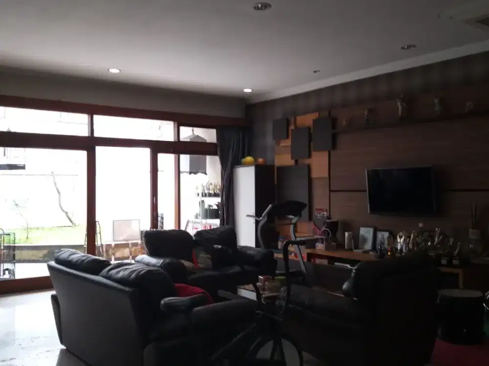 RUMAH BAGUS 2 LANTAI MINIMALIS MODERN LINGKUNGAN ASRI NYAMAN SIAP HUNI DI TAMAN SAKURA BANDUNG