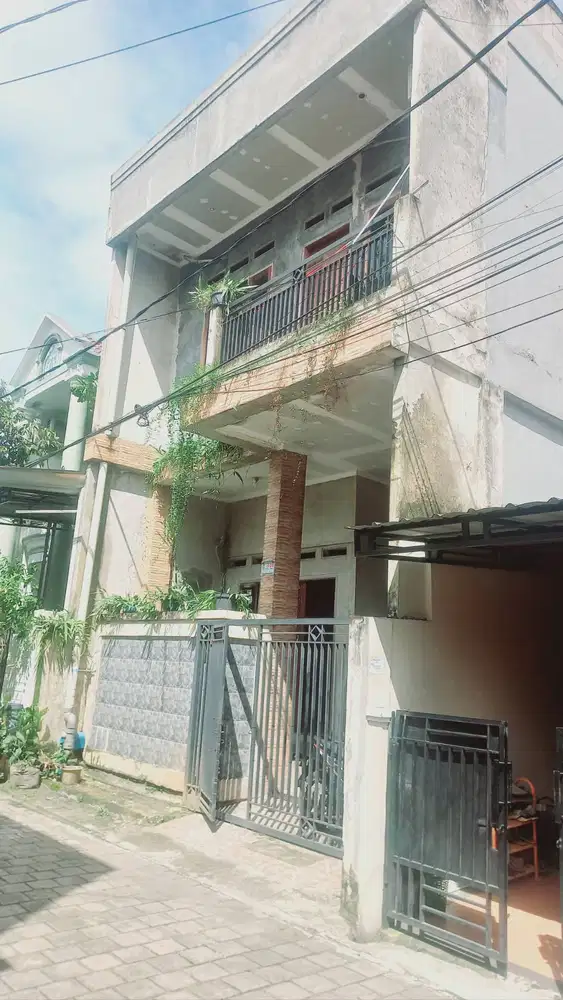 Dijual rumah di lokasi super strategis