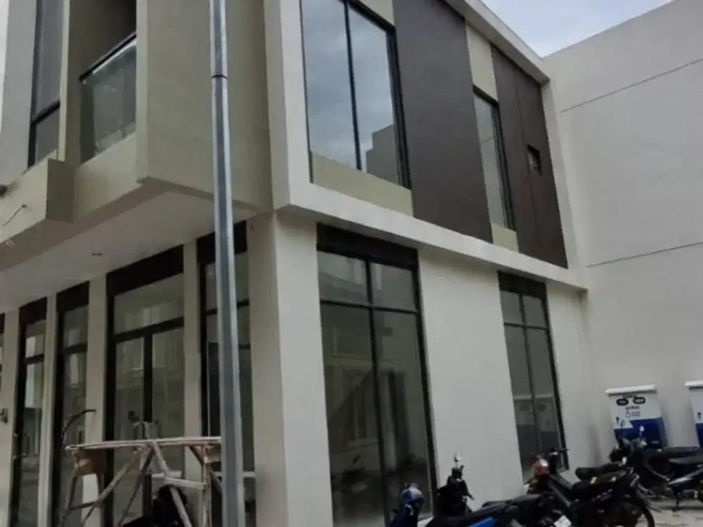 Disewakan Ruko Hook Verona Junction Gading Serpong, 2 Lantai Siap Pakai – 110 Jt/Th