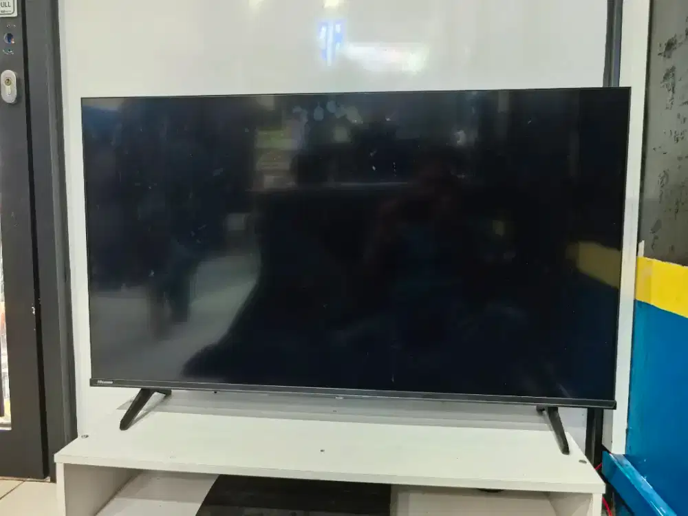 HISENSE 40 INCH SMART TV