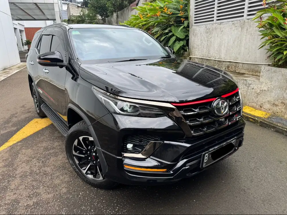 Jual Toyota Fortuner VRZ TRD Facelift 2021 KM Asli!!! Tangan pertama