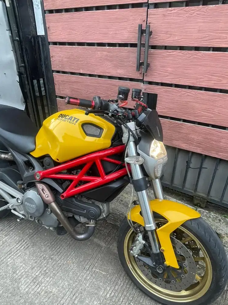 Ducati monster 696 Fullpaper