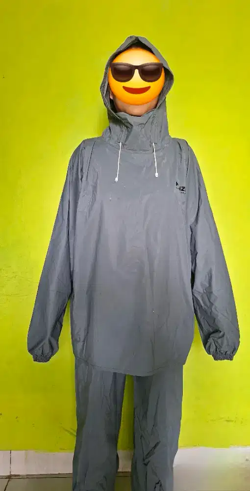 Jas hujan bekas seperti baru