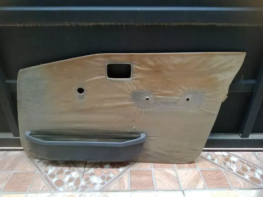 Tutup pintu depan mobil Toyota Starlet kotak