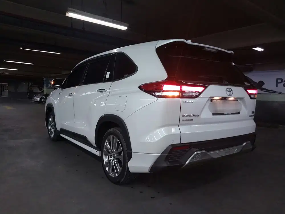 Zenix Q Modelista Hybrid 2025 Km 8k