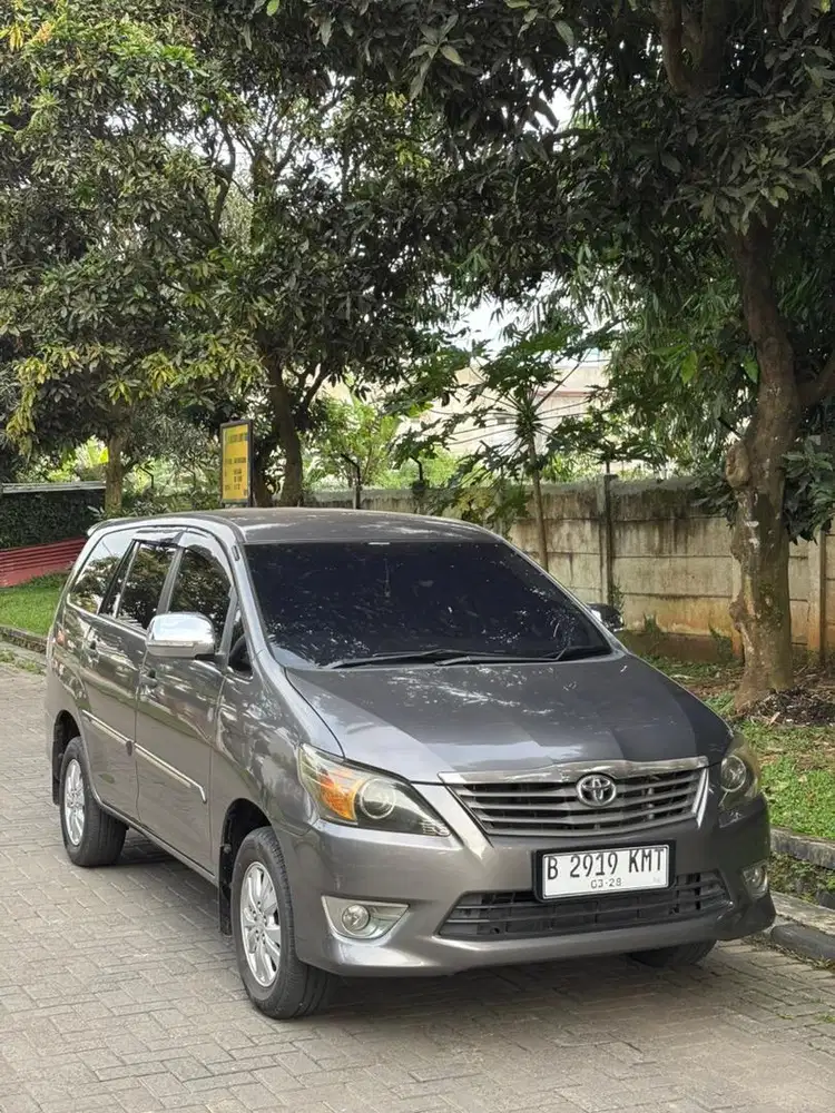 Innova E 2.0 A/T 2013