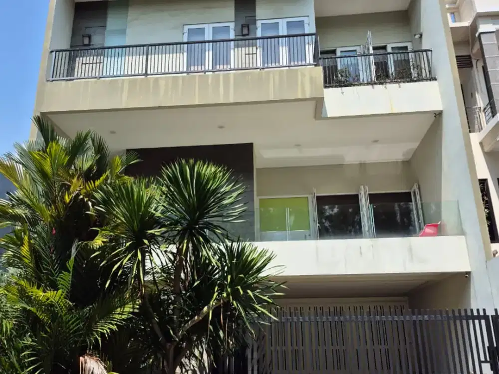 Rumah hunian mewah, nyaman, asri, dalam komplek dengan penjagaan 24 Jam