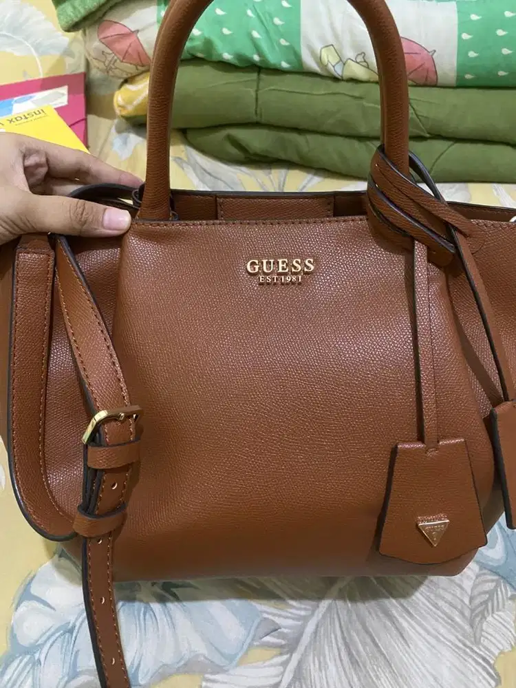 GUESS Amorette Girlfriend Satchel – Cognac
