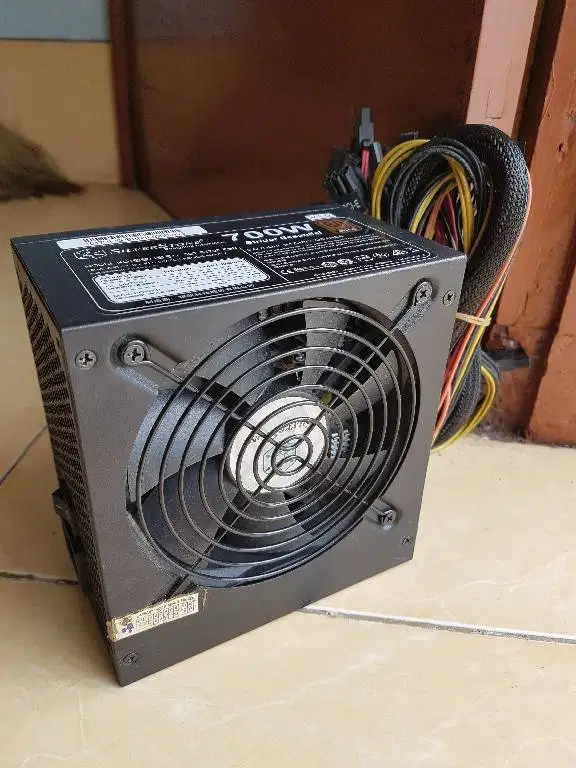 PSU Silverstone Strider Essential 700w 80+ Bronze 2x8 pin dan 2x6 pin