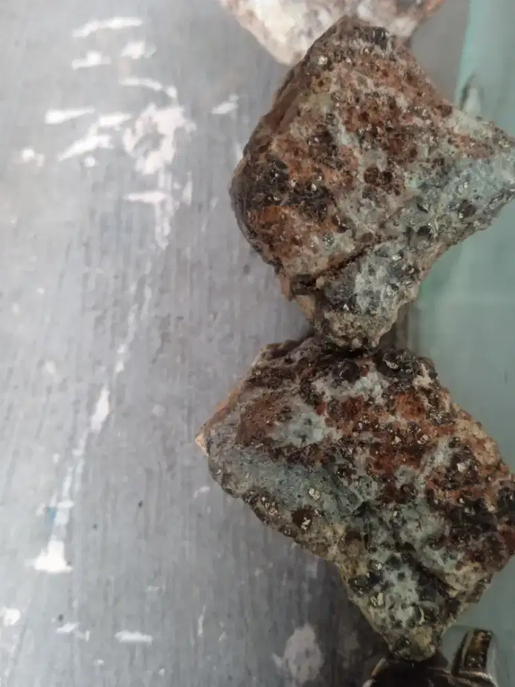 Batuan pirite bahan emas