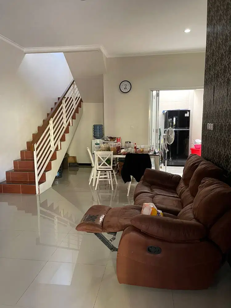 Dijual Rumah Minimalis Full Furnish di Komplek Depan Margahayu Metro