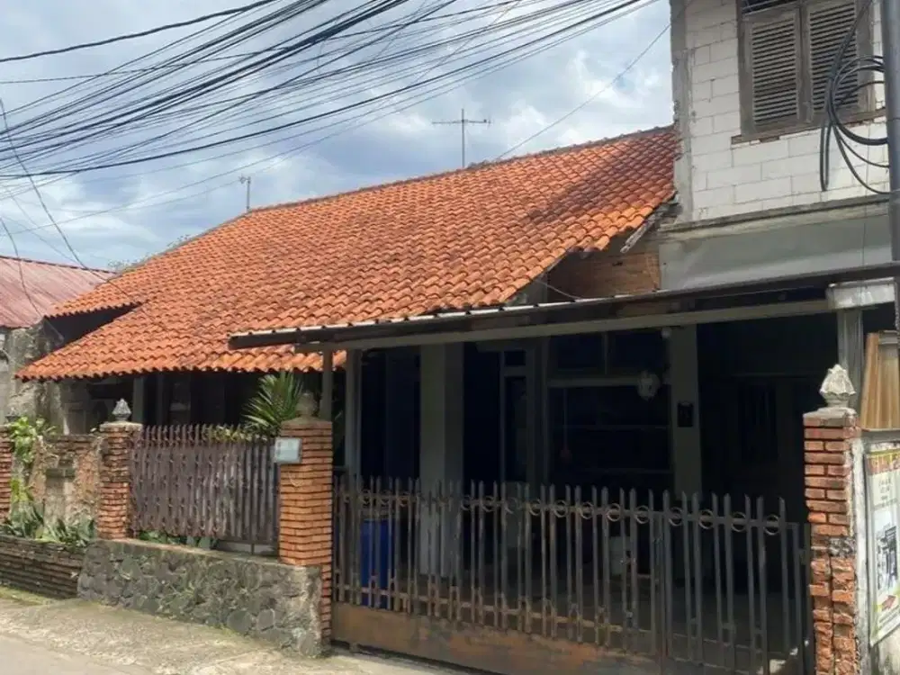 Rumah Luas 200 M2 dengan Kolam Renang Pribadi, Area Jati Asih Bekasi