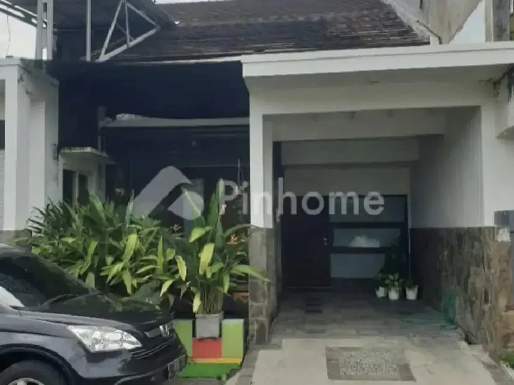 2012. Wisma Lidah Kulon, Lakarsantri, Kota Surabaya.