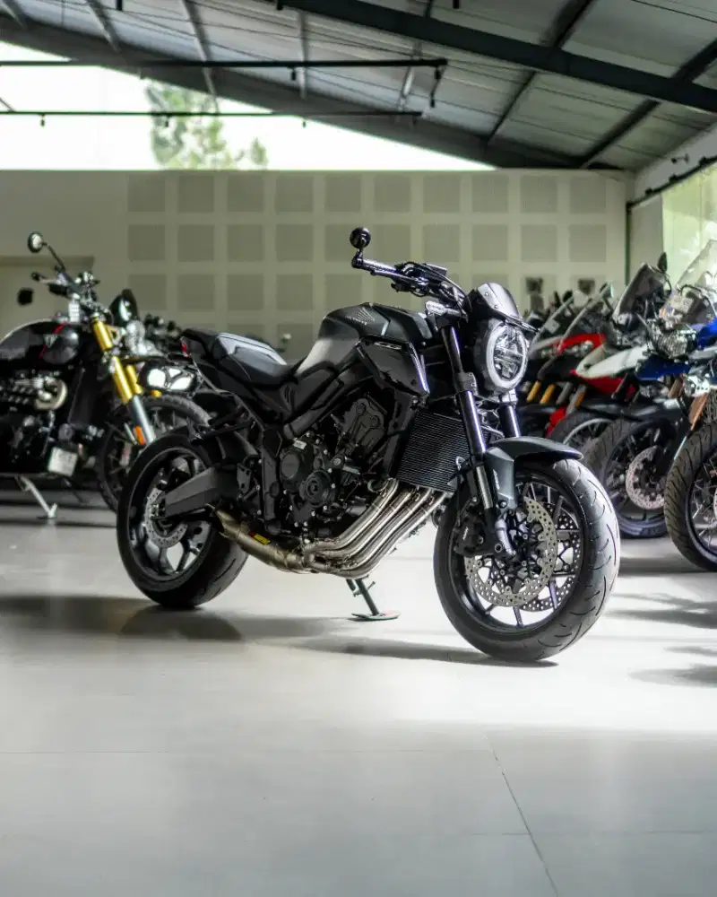 Honda CB650 Nep Matte Gunpowder Black Metallic 2023 Black Edition